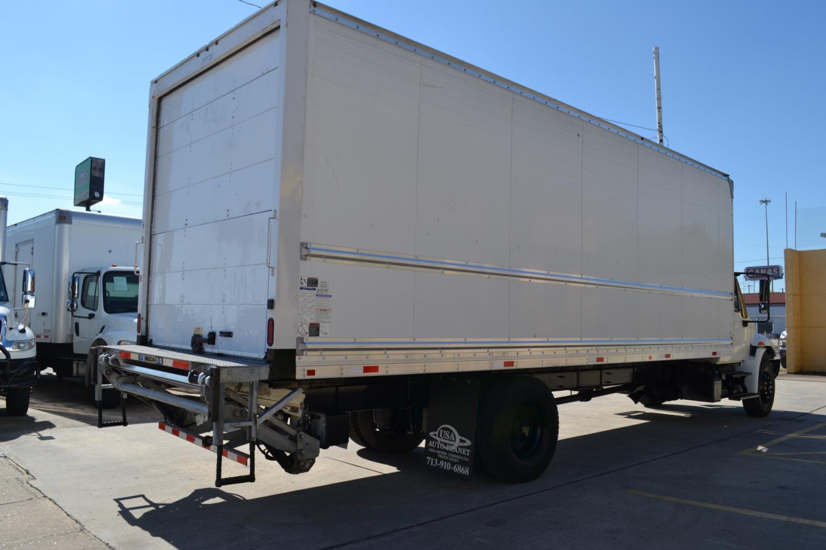 2018 WHITE /GRAY INTERNATIONAL 4300 with an CUMMINS ISB 6.7L 240HP engine, EATON FULLER PROCISION AUTOMATIC transmission, located at 9172 North Fwy, Houston, TX, 77037, (713) 910-6868, 29.887470, -95.411903 - Photo#4